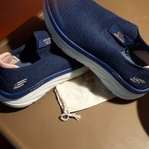 Skechers blue Relaxed fit air cooled mem foam 9